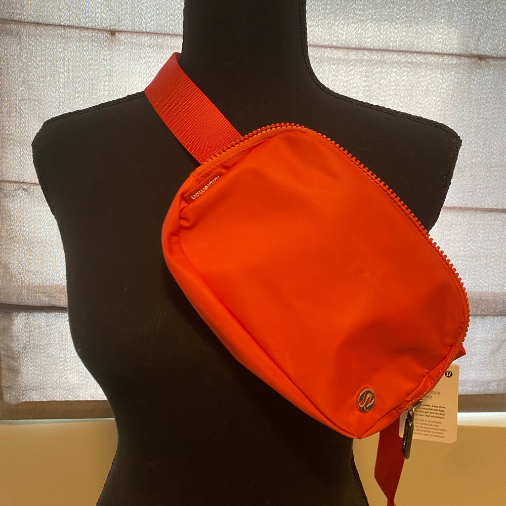 Lululemon everywhere belt bag